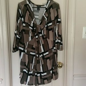 Patterned blouse with knot at bust